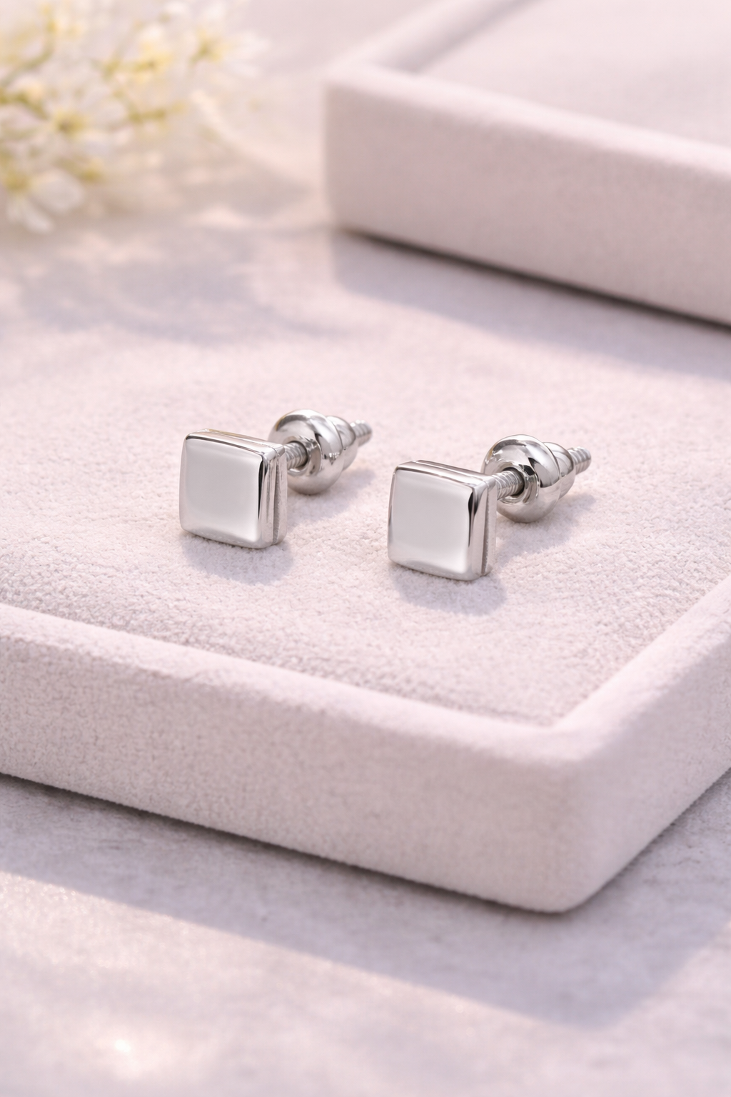 Minimal Square Studs