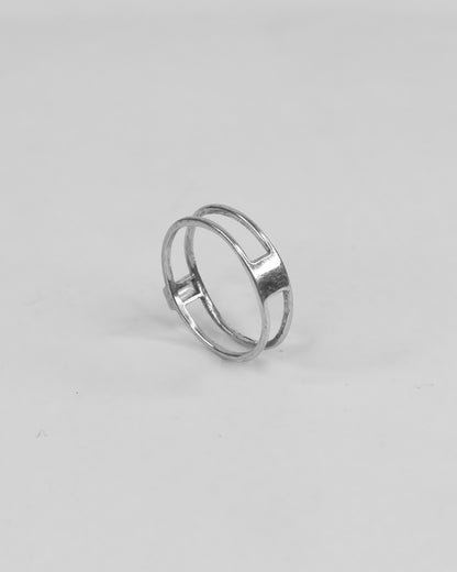Parallel Calm Silver Ring