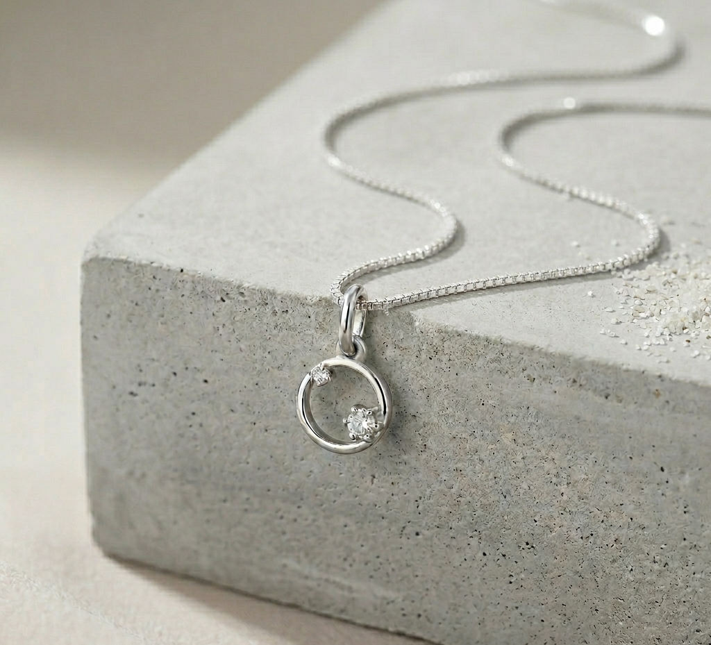 Eterna Circle Pendant