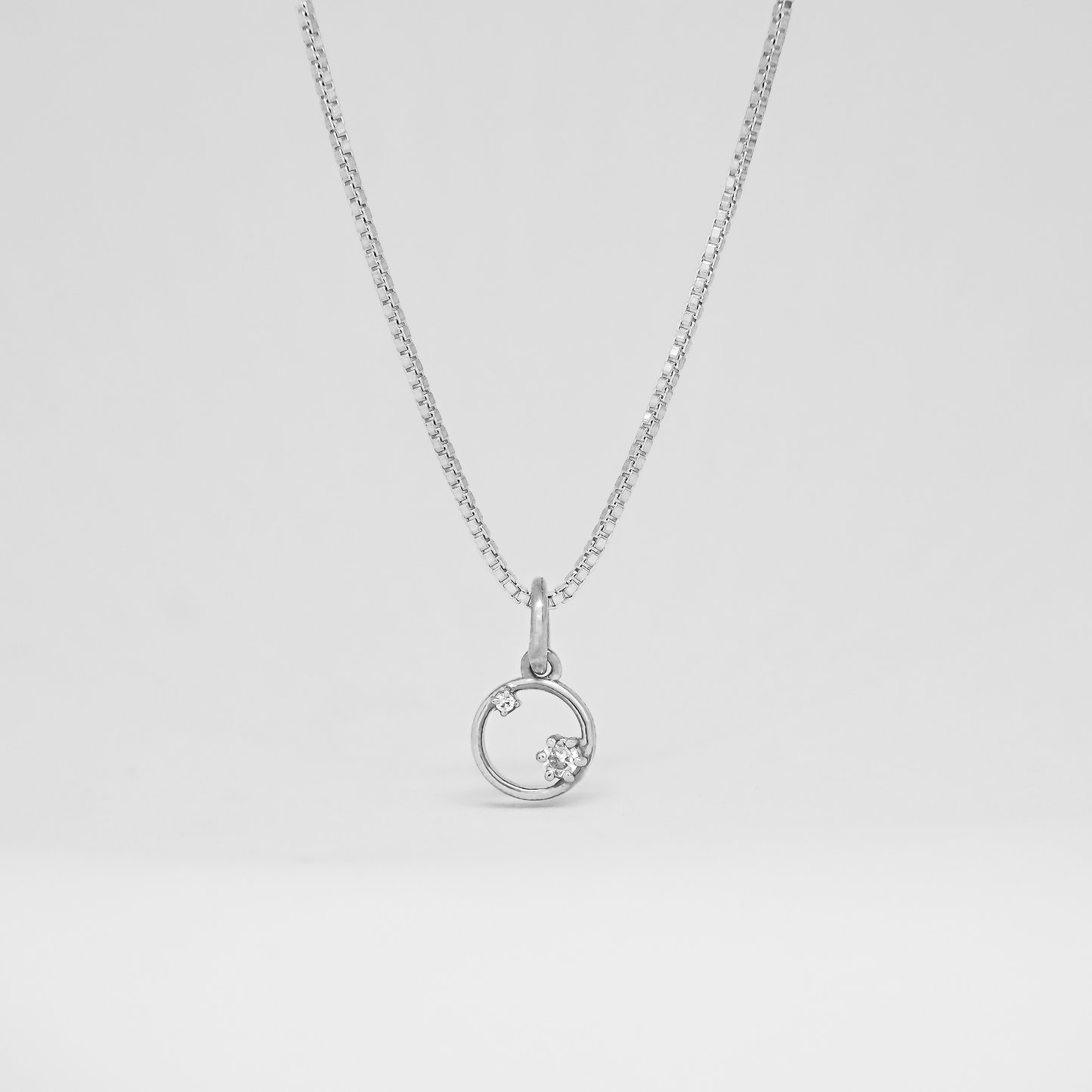 Eterna Circle Pendant